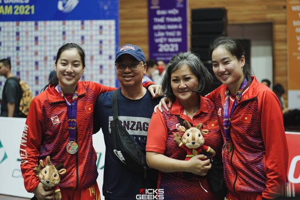  Cặp chị em sinh đôi tại SEA Games 31: Hiện tượng bóng rổ từ Mỹ về Việt Nam thi đấu, sở hữu loạt khoảnh khắc dễ thương - Ảnh 6.