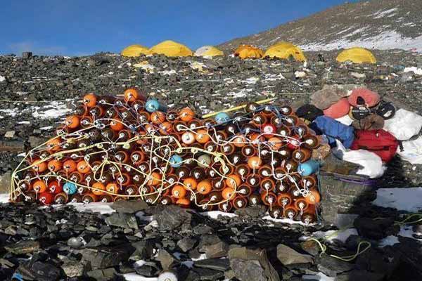 Thám hiểm Everest theo phong cách nhà giàu: 3 tỷ đồng ở khách sạn 5 sao, có quầy bar, tiệm bánh riêng, đắt đỏ nhưng người lên núi vẫn xếp hàng dài gây tắc nghẽn - Ảnh 3.