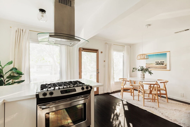 The small house has a tiny pepper front, cozy space and relaxing outdoor garden - Photo 10. The small house has a tiny pepper front, cozy space and relaxing outdoor garden - Photo 10.