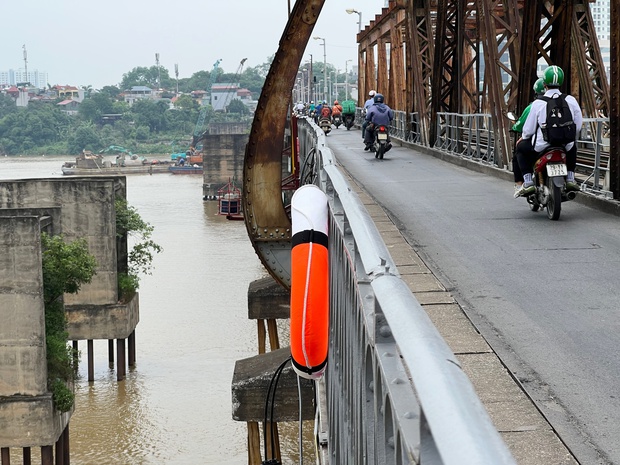   The management unit spoke out about the case of more than half of the lifebuoys on the bridges in Hanoi 