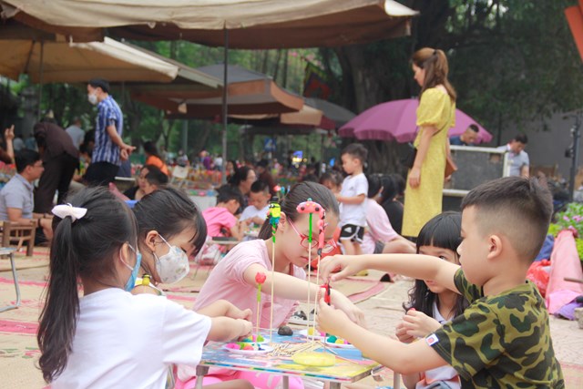 At the weekend, go to Hoan Kiem Lake walking street, experience becoming an artisan for only 20,000 VND - Photo 6.