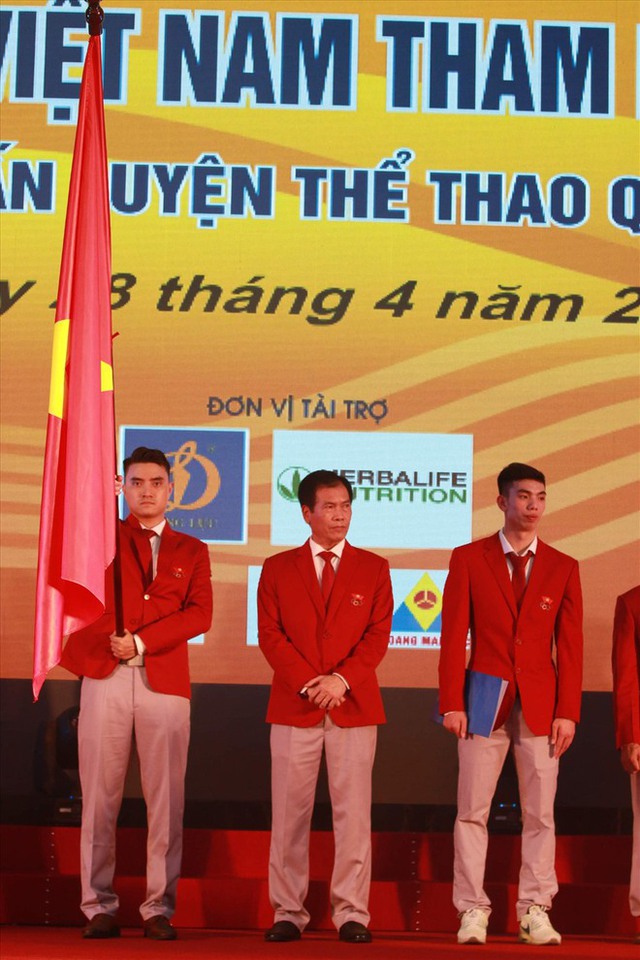   Terrible resume of the lucky flag bearer at SEA Games 31: Hot boy fencing, the number one male sword-slaying champion in Southeast Asia - Photo 1.