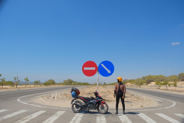 Anh chàng có bộ ảnh xuyên Việt bằng xe máy đang viral: 26 ngày rong ruổi chặng đường 4.700km! - Ảnh 15.