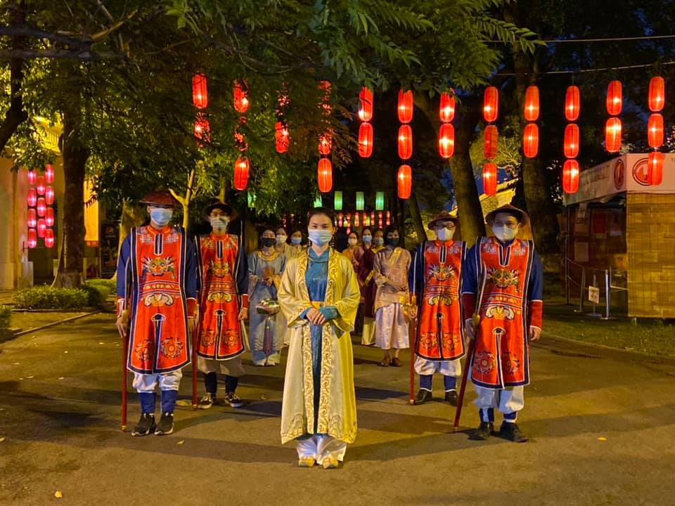 Du lịch lịch sử lên ngôi, 3 tour chỉ quanh Hà Nội nhưng luôn kín người đặt chỗ: Không gian trải nghiệm quá khứ ám ảnh siêu thực - Ảnh 8. Du lịch lịch sử lên ngôi, 3 tour chỉ quanh Hà Nội nhưng luôn kín người đặt chỗ: Không gian trải nghiệm quá khứ ám ảnh siêu thực - Ảnh 8.