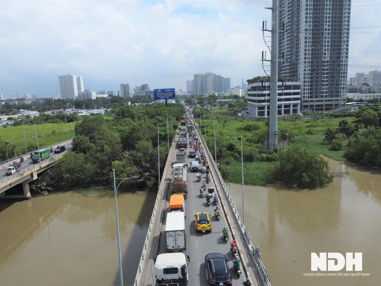 Loạt chung cư mọc dọc đường Nguyễn Hữu Thọ TP HCM - Ảnh 1.