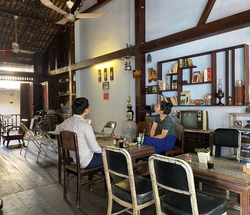  6 quán cà phê view đẹp vừa chụp hình sống ảo vừa tìm hiểu thưởng thức văn hoá xưa tại Sài Gòn  - Ảnh 23.