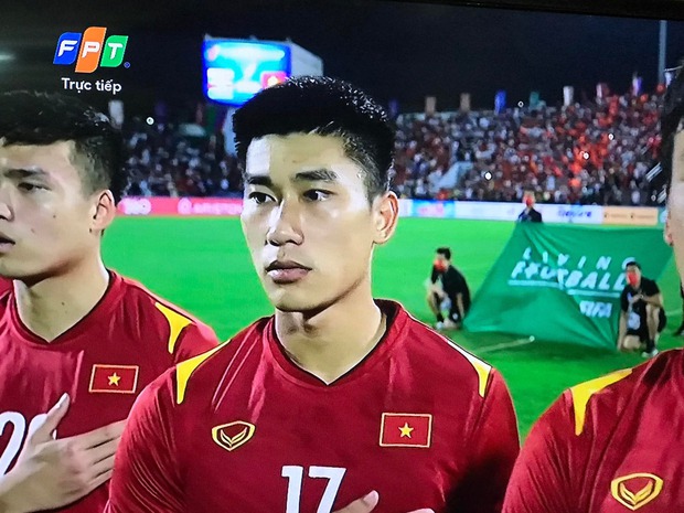   Nham Manh Dung scored to help Vietnam U23 win the 31st SEA Games gold medal: 1m81 tall, on a brave field in real life!  - Photo 5.