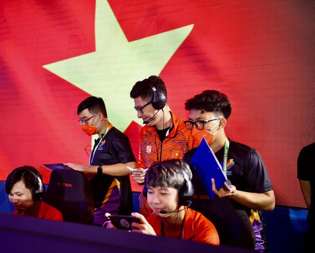 Nam sinh năm 4 làm trọng tài bộ môn Esports tại SEA Games 31: Mê game từ nhỏ, từng làm shipper để theo đuổi đam mê - Ảnh 9.