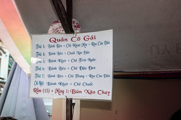 Quán nhỏ thay đổi thực đơn mỗi ngày, khách tự lấy thức ăn vì quá quen tính bà chủ hào sảng - Ảnh 11.