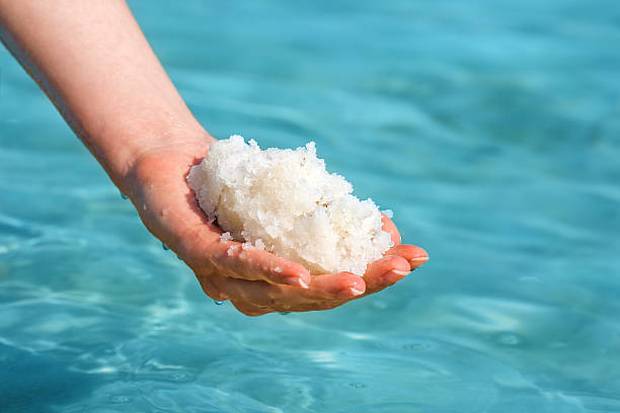 Ở giữa Biển Chết có một hòn đảo trắng tinh như tuyết, chứa đựng một điều diệu kỳ khiến cả thế giới ngỡ ngàng - Ảnh 4. Ở giữa Biển Chết có một hòn đảo trắng tinh như tuyết, chứa đựng một điều diệu kỳ khiến cả thế giới ngỡ ngàng - Ảnh 4.