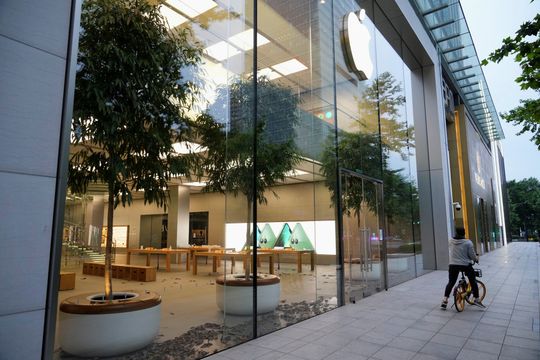 Apple considers leaving China to move its production chain to Vietnam and India: Why is it always 'stagnant'?  - Photo 1.