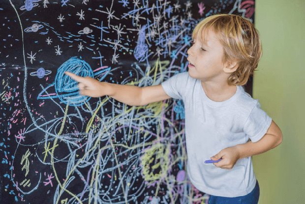 4 unpleasant behaviors in children, often scolded by their parents, but are actually a manifestation of extremely high IQ - Photo 1.