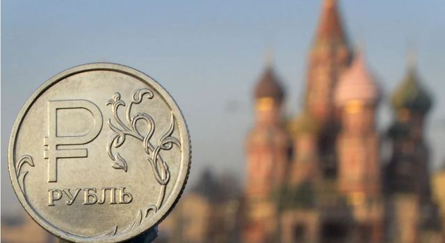 Why did the ruble skyrocket to a record high as the year's best performing currency?  - Photo 1.
