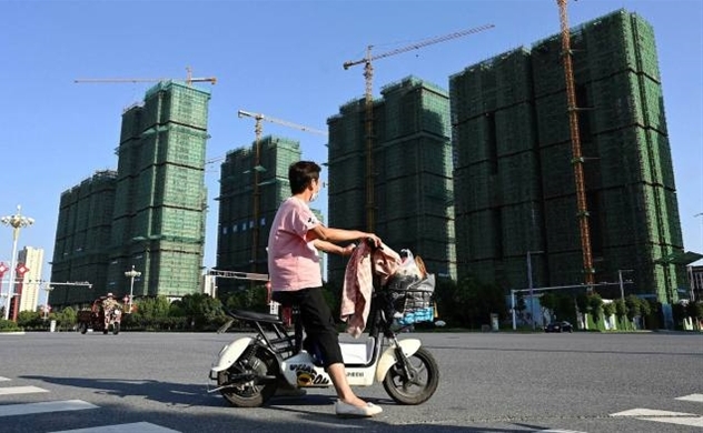 Chính phủ Trung Quốc kích cầu BĐS: Hạ lãi suất, hỗ trợ dân thành thị mua chung cư, phát triển thị trường cho thuê nhà dài hạn - Ảnh 1.