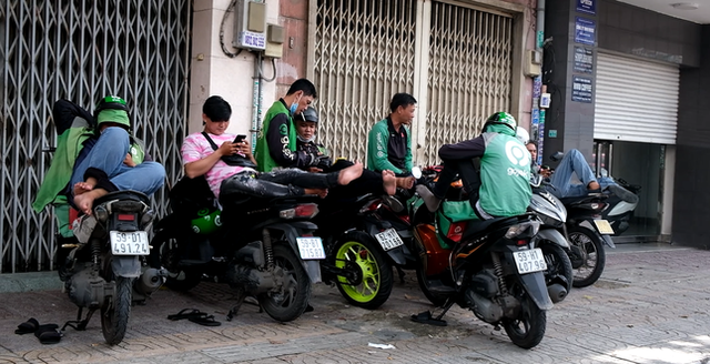 Drivers of technology cars are thinking of quitting, goods prices increase when gasoline continuously peaks - Photo 1.