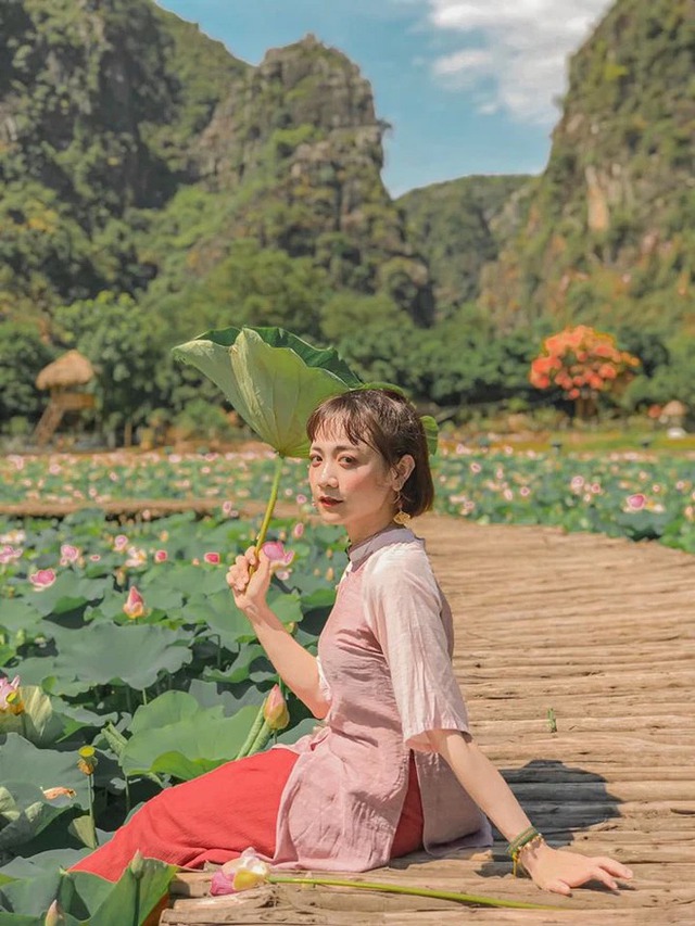 Don't miss the most beautiful lotus season in Ninh Binh: Every corner is breathtaking!  - Picture 12.