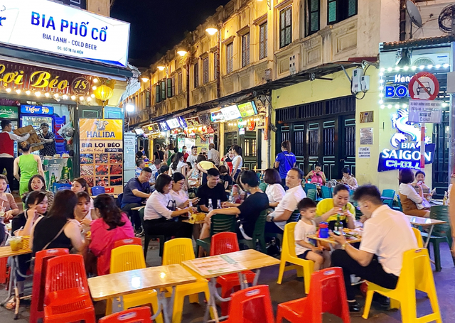 Hanoi draft beer shop 