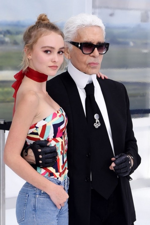 Cuộc sống ái nữ nhà Johnny Depp: Nhan sắc thăng hạng, là “nàng thơ Chanel” được ông trùm hết mực cưng chiều, từng tỏ thái độ không thích Amber Heard - Ảnh 10.