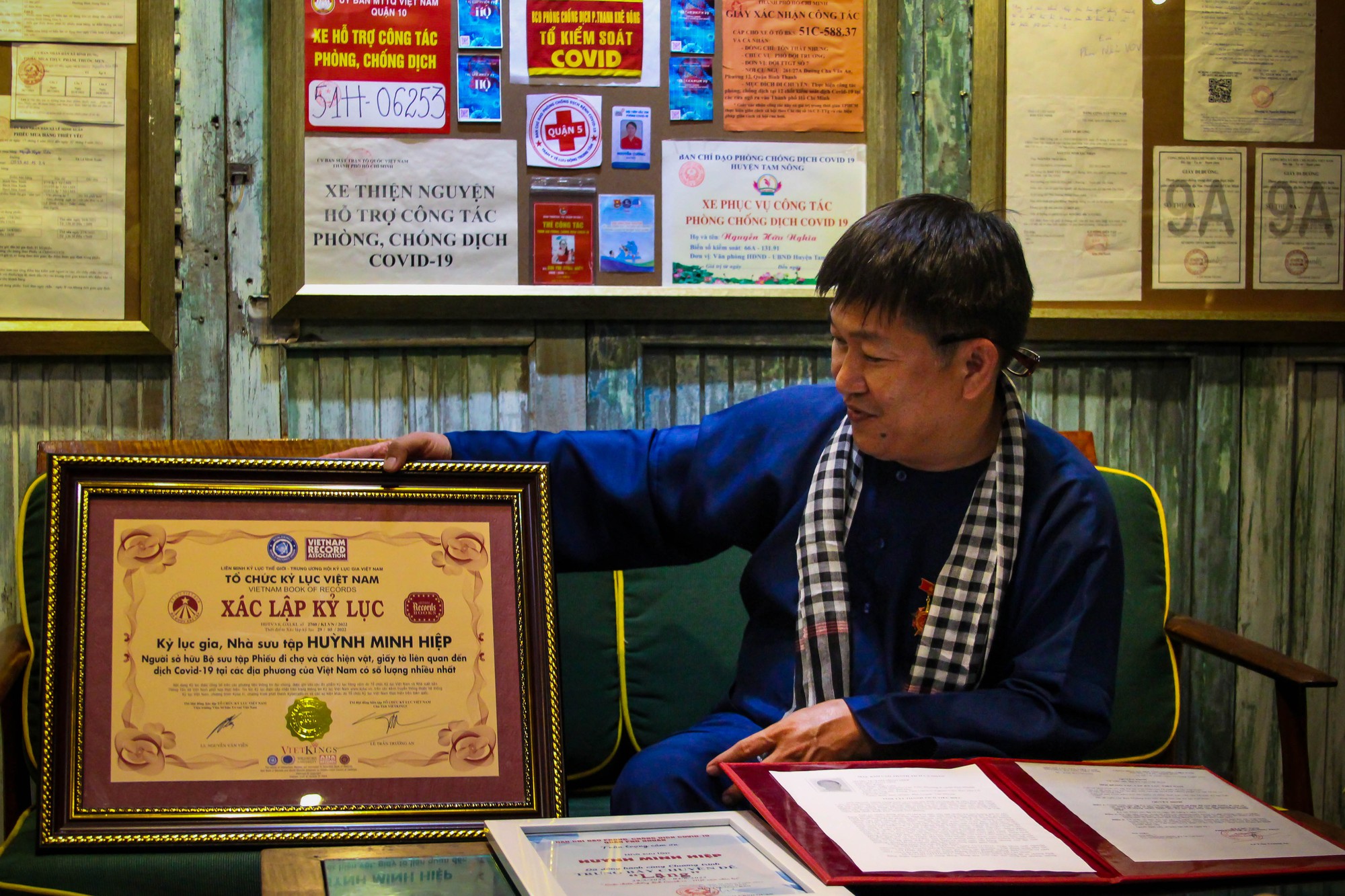 Quán cà phê TP. HCM trở thành nơi lưu giữ hơn 1.500 tư liệu về đại dịch Covid-19 - Ảnh 10.