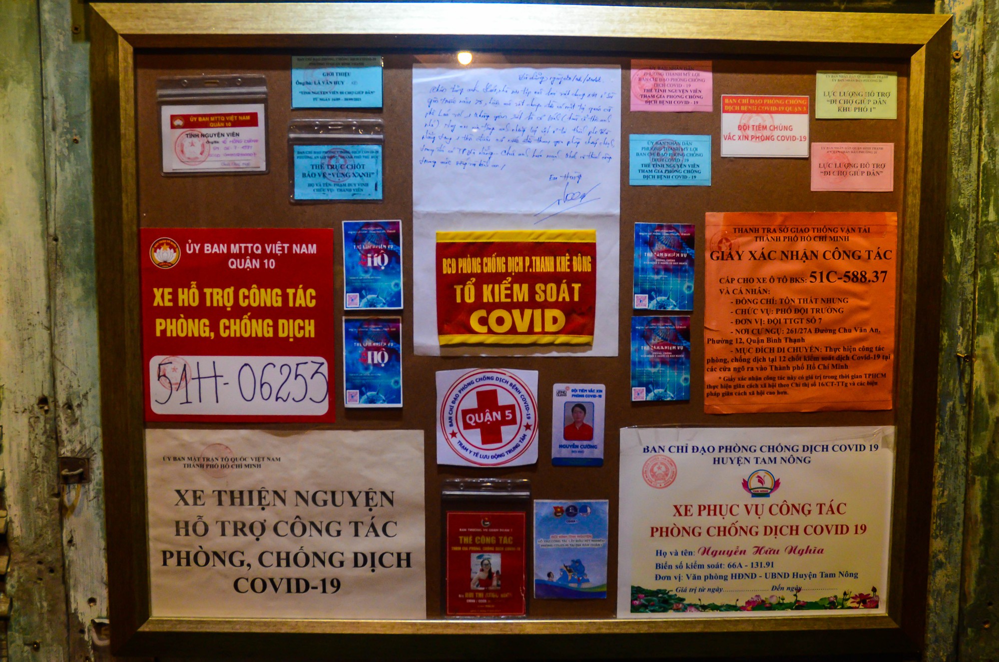 Quán cà phê TP. HCM trở thành nơi lưu giữ hơn 1.500 tư liệu về đại dịch Covid-19 - Ảnh 4.