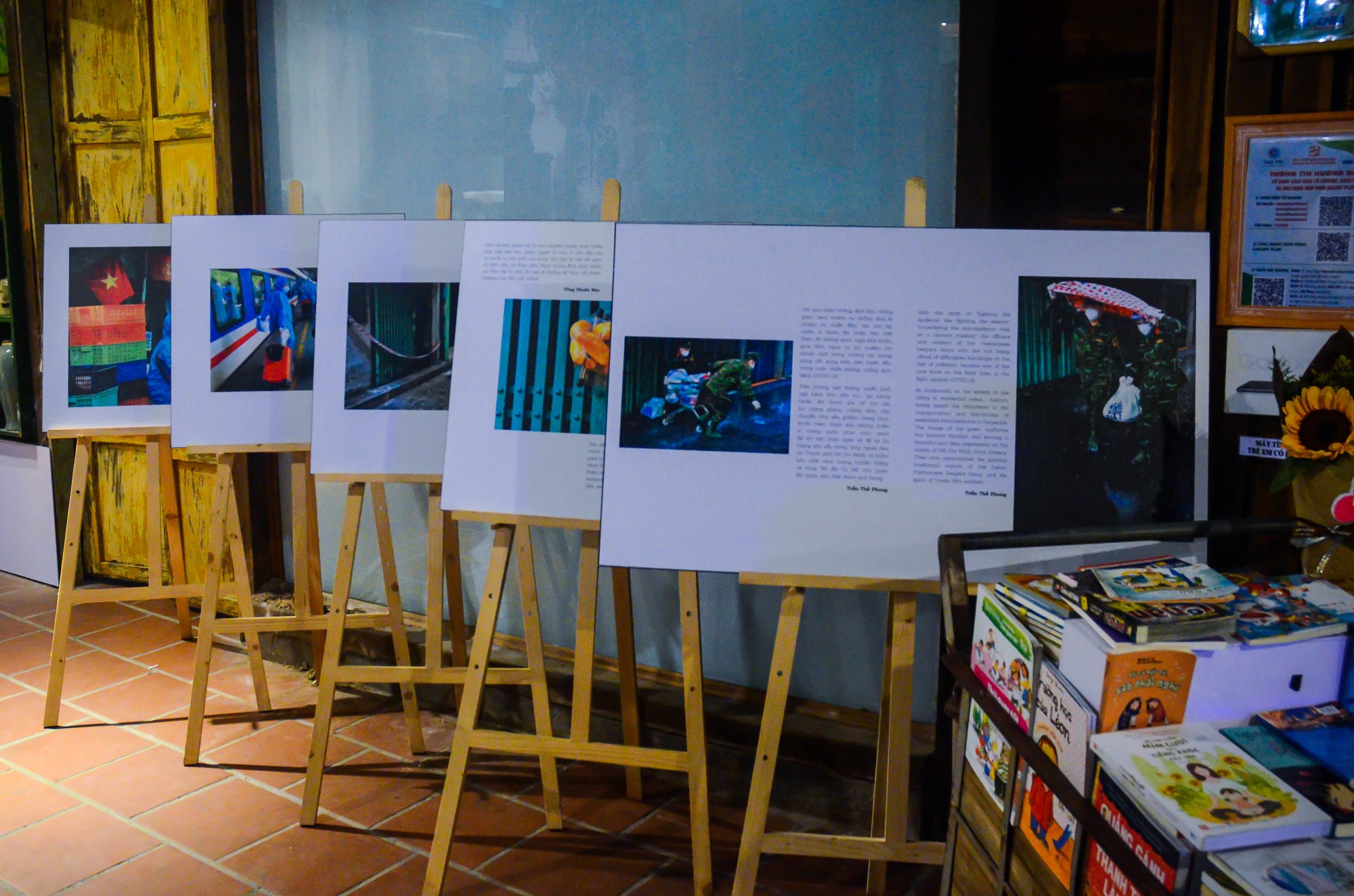 Quán cà phê TP. HCM trở thành nơi lưu giữ hơn 1.500 tư liệu về đại dịch Covid-19 - Ảnh 5.