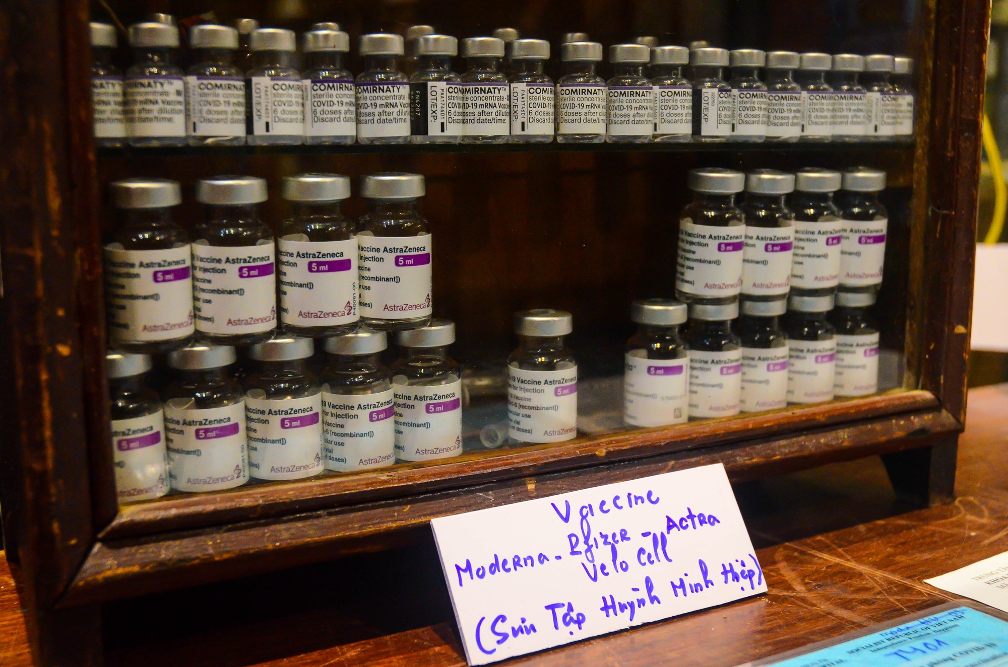 Quán cà phê TP. HCM trở thành nơi lưu giữ hơn 1.500 tư liệu về đại dịch Covid-19 - Ảnh 6.