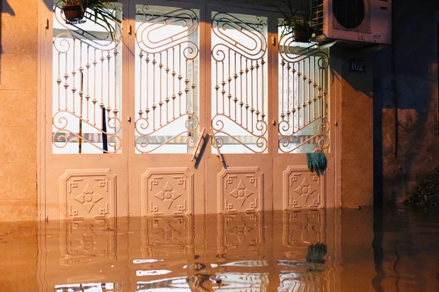  Trận lụt lịch sử 40 năm có một: Nước tràn vào nhà, thiết bị ngập úng xử lý thế nào? - Ảnh 2.
