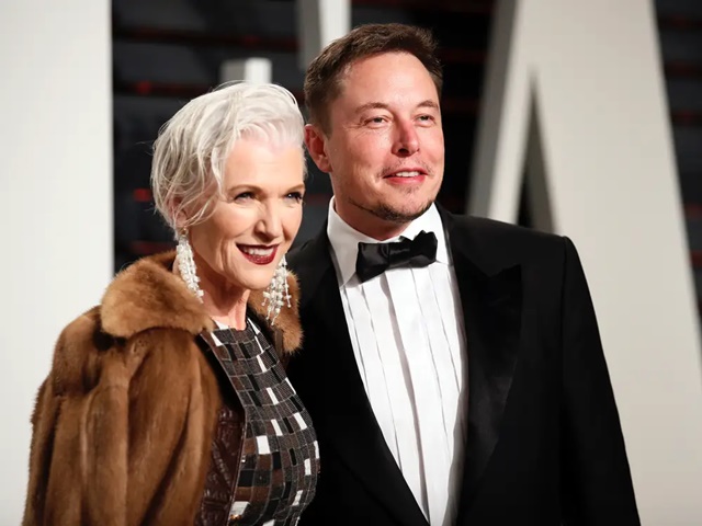 Elon Musk giúp mẹ đầu tư chứng khoán từ năm 14 tuổi - Ảnh 1.