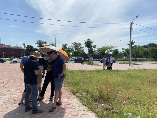 Nghịch lý trên thị trường bất động sản: Lãi gấp 2 nhà đầu tư vẫn không bán, môi giới lo lắng - Ảnh 1.