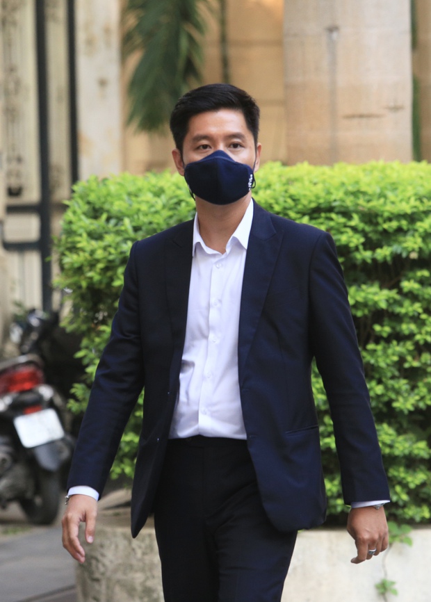 Đại diện công ty Sơn Tùng M-TP xuất hiện sau buổi làm việc với Thanh tra Bộ, từ chối trả lời câu hỏi của truyền thông - Ảnh 2. Đại diện công ty Sơn Tùng M-TP xuất hiện sau buổi làm việc với Thanh tra Bộ, từ chối trả lời câu hỏi của truyền thông - Ảnh 2.