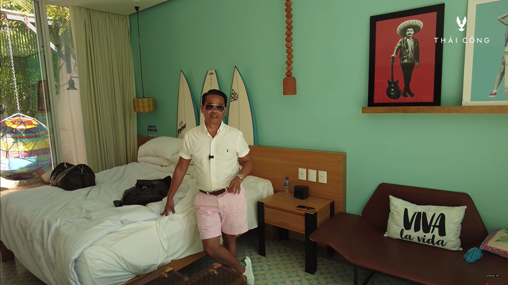 Ở khách sạn 5 sao ở Mexico, tốn tới 120 triệu nhưng NTK Thái Công vẫn ngậm ngùi: Rối mắt, bất tiện, ai đời chỗ treo quần áo ngay trước giường ngủ… - Ảnh 2.