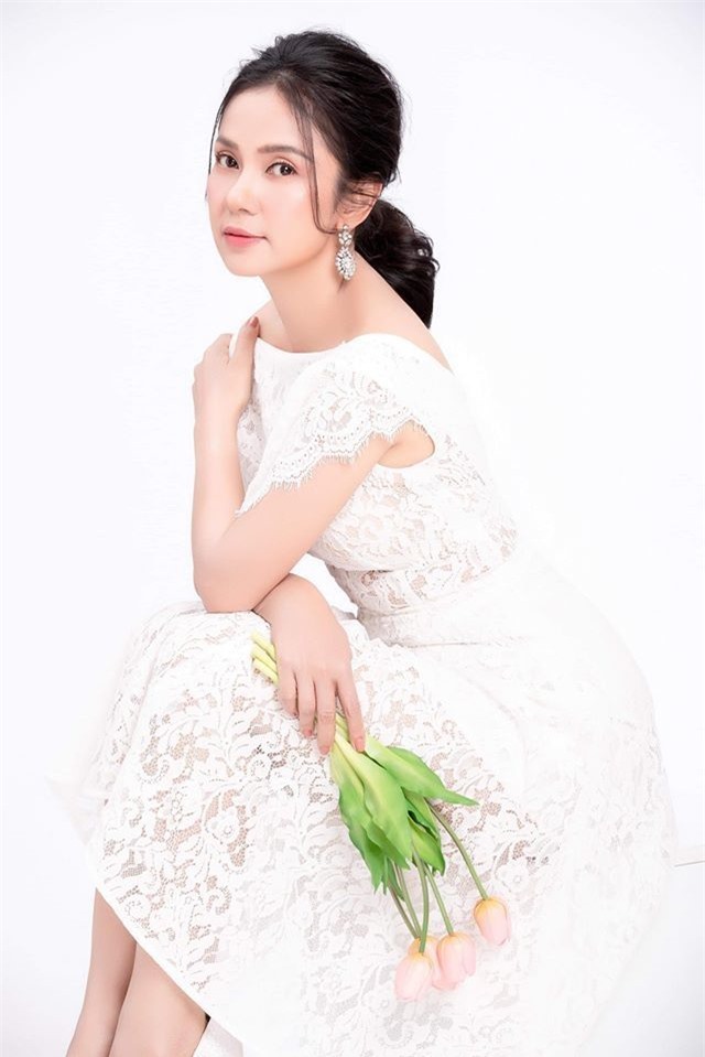 Actress Viet Trinh aged 50: Single mother, living peacefully in a garden villa in Binh Duong - Photo 5. Actress Viet Trinh aged 50: Single mother, living peacefully in a garden villa in Binh Duong - Photo 5.