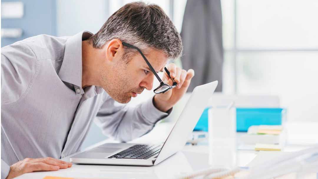 Các "thần nhãn" nơi công sở đừng vội tự hào dùng nhiều máy tính vẫn không cận thị: Cảnh giác với hội chứng thị giác màn hình, đối diện nguy cơ mù