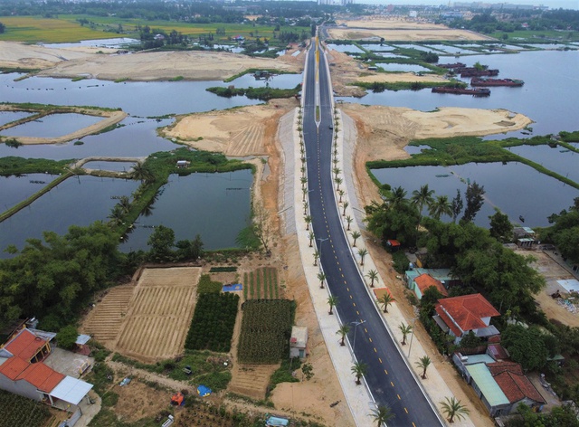 Clip, photo: A close-up of the 315 billion cable-stayed bridge connecting Hoi An to Da Nang has just been opened to traffic - Photo 12.