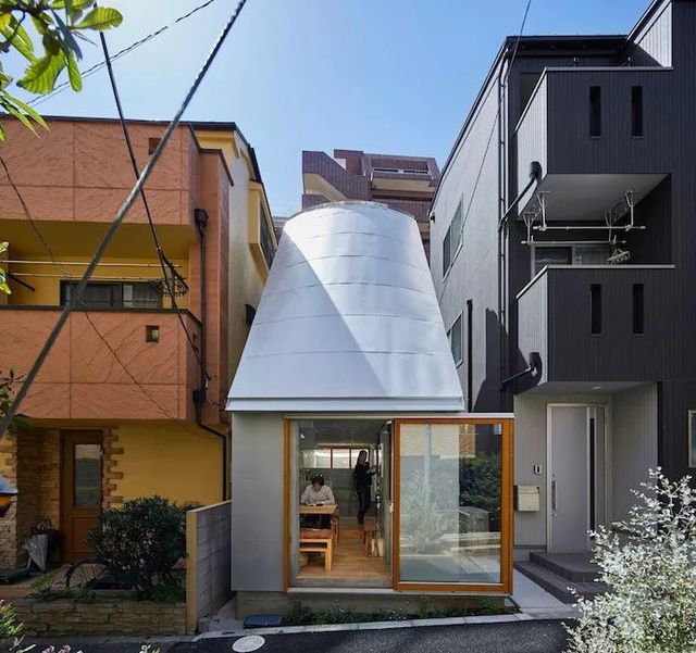   Japanese architect built a house on a land of only 20 square meters: The result is as beautiful as coming out of a fairy tale, small but fully equipped - Photo 1.