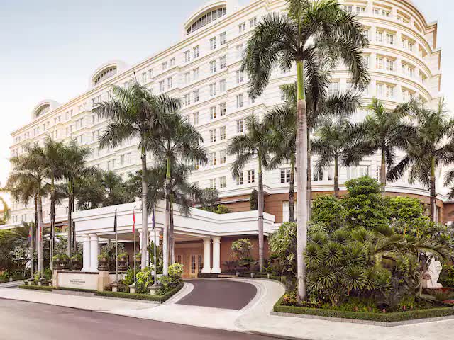Khách sạn 60 triệu/đêm giữa lòng Sài Gòn, bán tô phở thượng hạng giá 1 triệu đồng: Gia đình ông Obama cũng mê, lần nào tới TP.HCM cũng ghé thăm - Ảnh 1.