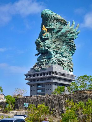Bức tượng khổng lồ xây gần 3 thập kỷ mới hoàn thành, nằm ở vùng đất nổi tiếng mà ai cũng muốn đến một lần trong đời - Ảnh 2.