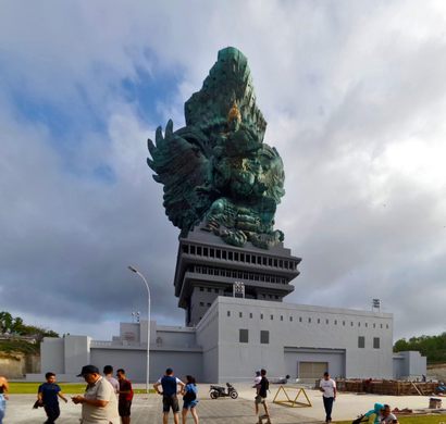 The giant statue was built nearly 3 decades ago and was completed, located in a famous land that everyone wants to visit once in their life - Photo 6.