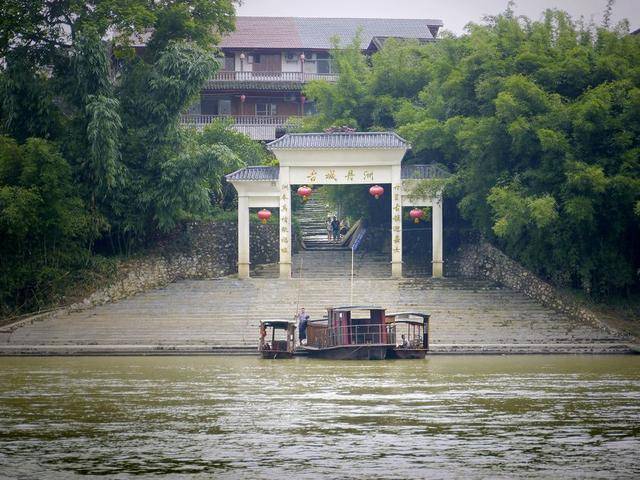 Kỳ lạ cổ trấn nổi trên mặt nước ở Trung Quốc: Chỉ di chuyển bằng thuyền, là thiên đường dành cho phái nữ muốn giảm cân - Ảnh 2.