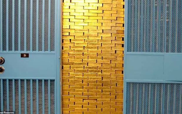 Kho vàng lớn nhất thế giới chứa 6.000 tấn nằm dưới lòng thành phố New York: Du khách tham quan nhưng không được phép chụp ảnh, ghi chép - Ảnh 1.