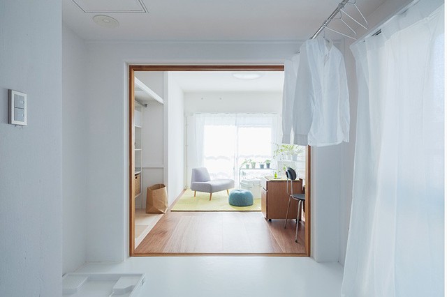  Ghé thăm ngôi nhà 64m2 không có một chiếc tủ nào ở Nhật Bản: Nội thất vẫn sạch sẽ, mới mẻ, rất sáng mắt mà không hề chật chội  - Ảnh 12.