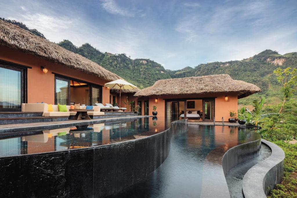 Hòa Bình có resort 5 sao hàng đầu châu Á: Giá từ 7 triệu đồng/đêm, nằm biệt  lập giữa núi rừng nguyên sinh, từng nhận giải "Oscar ngành du lịch"