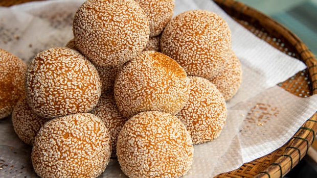 Loại bánh bán lề đường ở Việt Nam lọt top 30 món chiên rán ngon nhất thế giới - Ảnh 1.