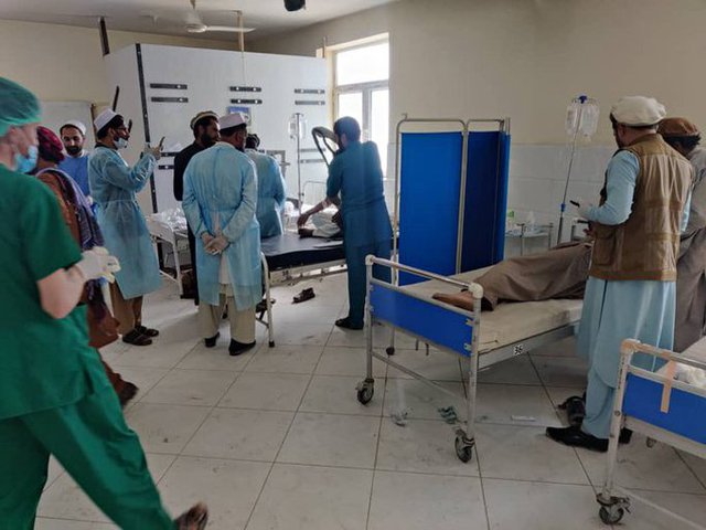 Afghanistan hứng động đất tàn khốc, số người thiệt mạng tăng nhanh - Ảnh 2. Afghanistan hứng động đất tàn khốc, số người thiệt mạng tăng nhanh - Ảnh 2.