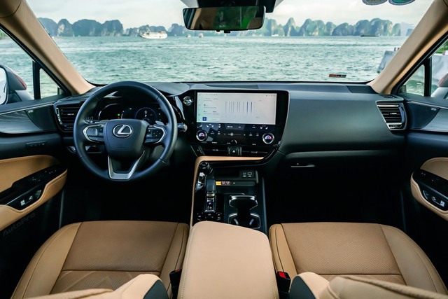  Đánh giá Lexus NX 350h: 3,3 tỷ đồng đổi lấy sự sung sướng khi khác biệt và nổi bật trên đường phố Việt  - Ảnh 12.