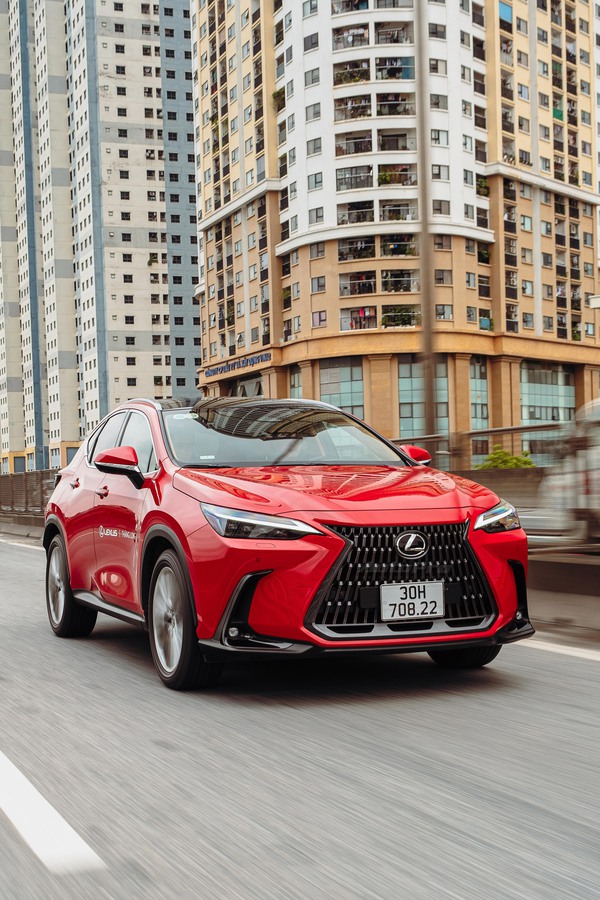  Đánh giá Lexus NX 350h: 3,3 tỷ đồng đổi lấy sự sung sướng khi khác biệt và nổi bật trên đường phố Việt  - Ảnh 31.