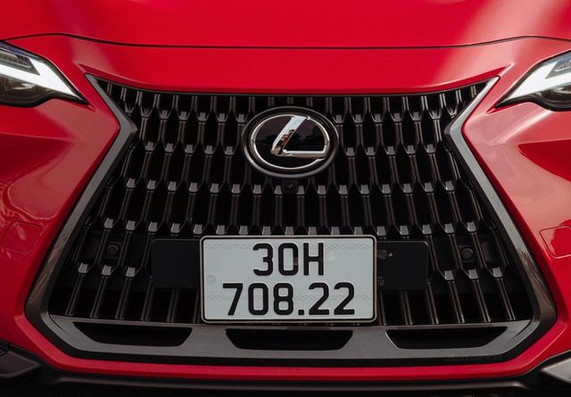  Đánh giá Lexus NX 350h: 3,3 tỷ đồng đổi lấy sự sung sướng khi khác biệt và nổi bật trên đường phố Việt  - Ảnh 7.