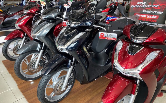 Cháy hàng trên diện rộng, giá Honda Vison, SH Mode 2022... liên tục tăng phi mã, nhiều mẫu xe của Yamaha gia nhập cuộc đua - Ảnh 1.