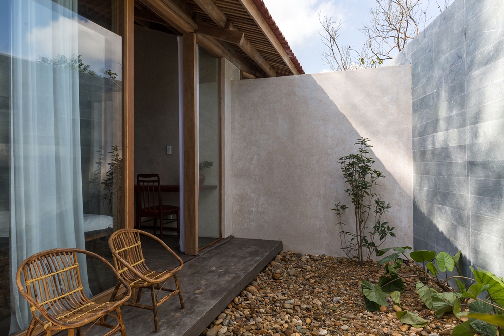 Khám phá ngôi nhà gỗ thơm nức mùi hoa bưởi của cặp vợ chồng người Huế - Ảnh 16.