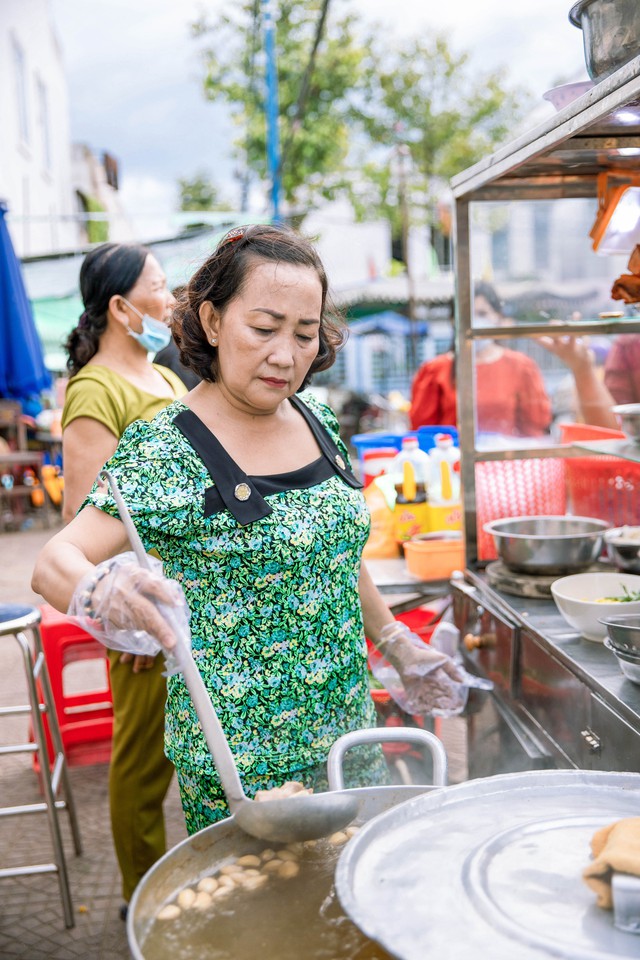  Tiệm mì Vách Tường tồn tại gần nửa thế kỷ ở An Giang tiết lộ độc chiêu hút khách từ nồi thịt bằm hay bị nhầm là thịt kho  - Ảnh 8.